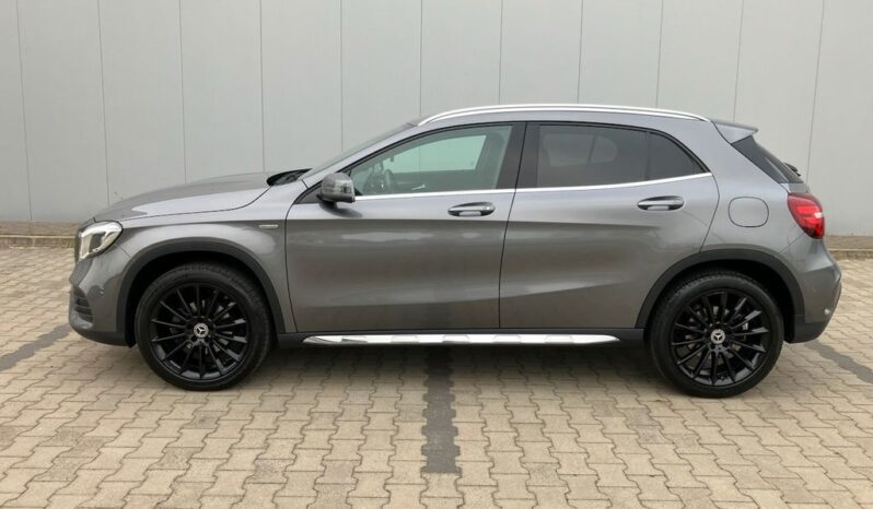 Mercedes-Benz GLA 200 voll