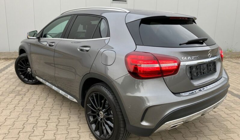 Mercedes-Benz GLA 200 voll