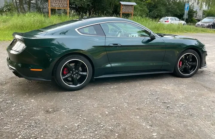 Ford Mustang Fastback V8 5.0 Bullitt voll