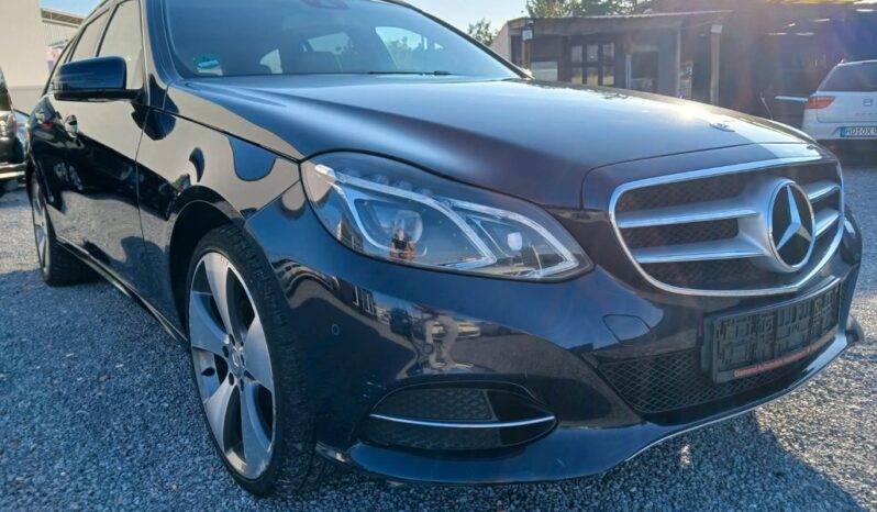 Mercedes-Benz E 220 T- Blue Efficiency voll