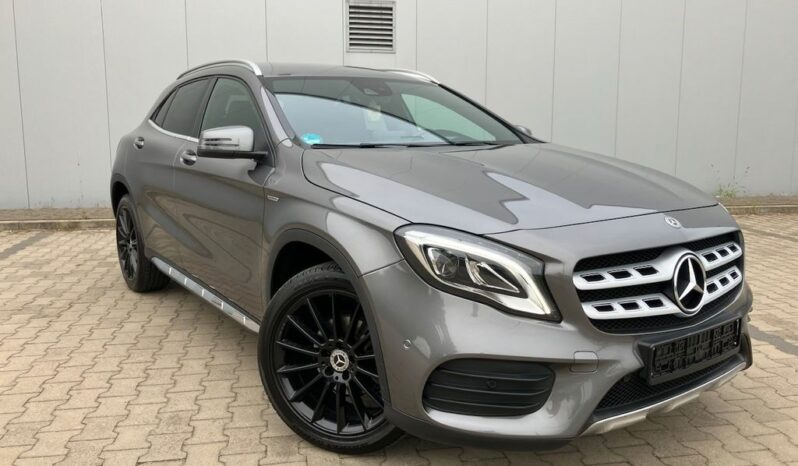 Mercedes-Benz GLA 200 voll